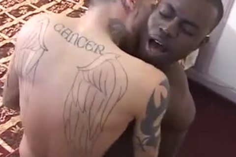 Tattooed White lad receives pounded By ebony guy