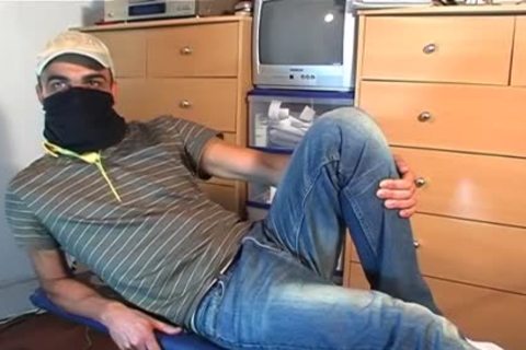 men Solo And With Helping Hand - Fulltime clip