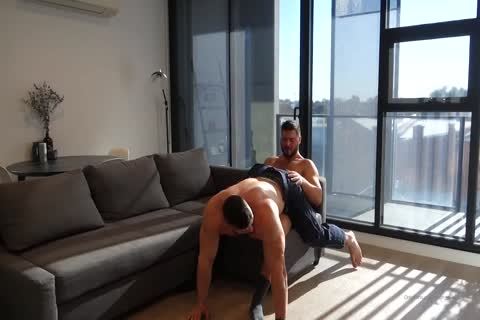 Bodybuilder Stripper disrobes