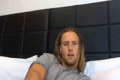 Blond chap On cam