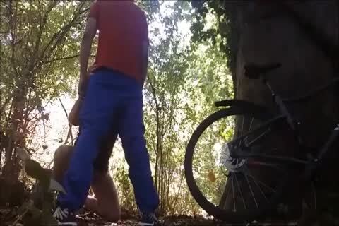 Je Suce Et Me Fait Enculer Dehors