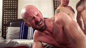 Icon Male - Leo Luckett nailed by Sergeant Miles