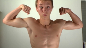 EastBoys.com: Young Vincenzo Mazzi likes fitness