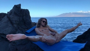 AlternaDudes - Solo hairy and skinny Keleb jacks off outdoors