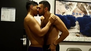 could not help But To poke My Boyfriend In The Hotel Room [ONLYFANS]