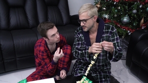 Family Dick: Jingle Bell Jizz on Joyous Hole